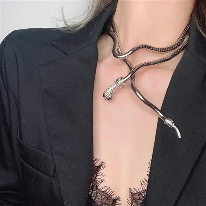 Trendy Snake Necklace Coco & Dee