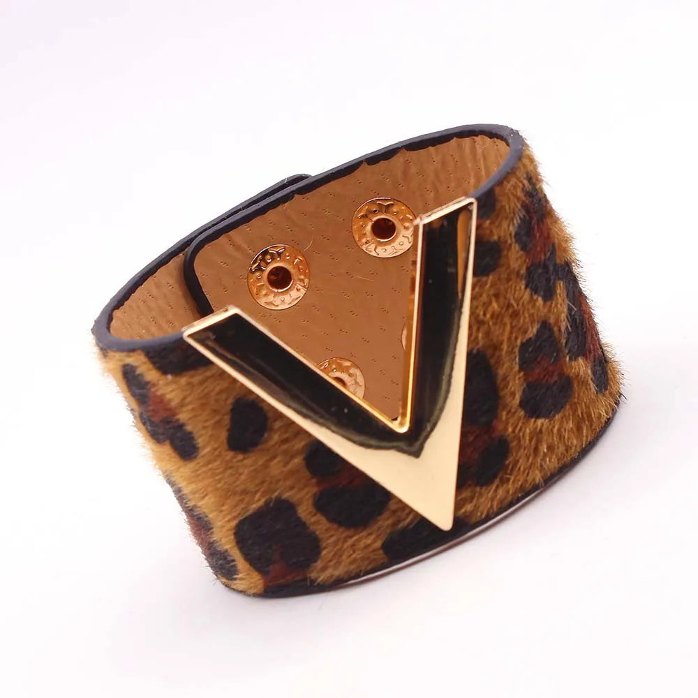 V Leather Bracelet Coco & Dee