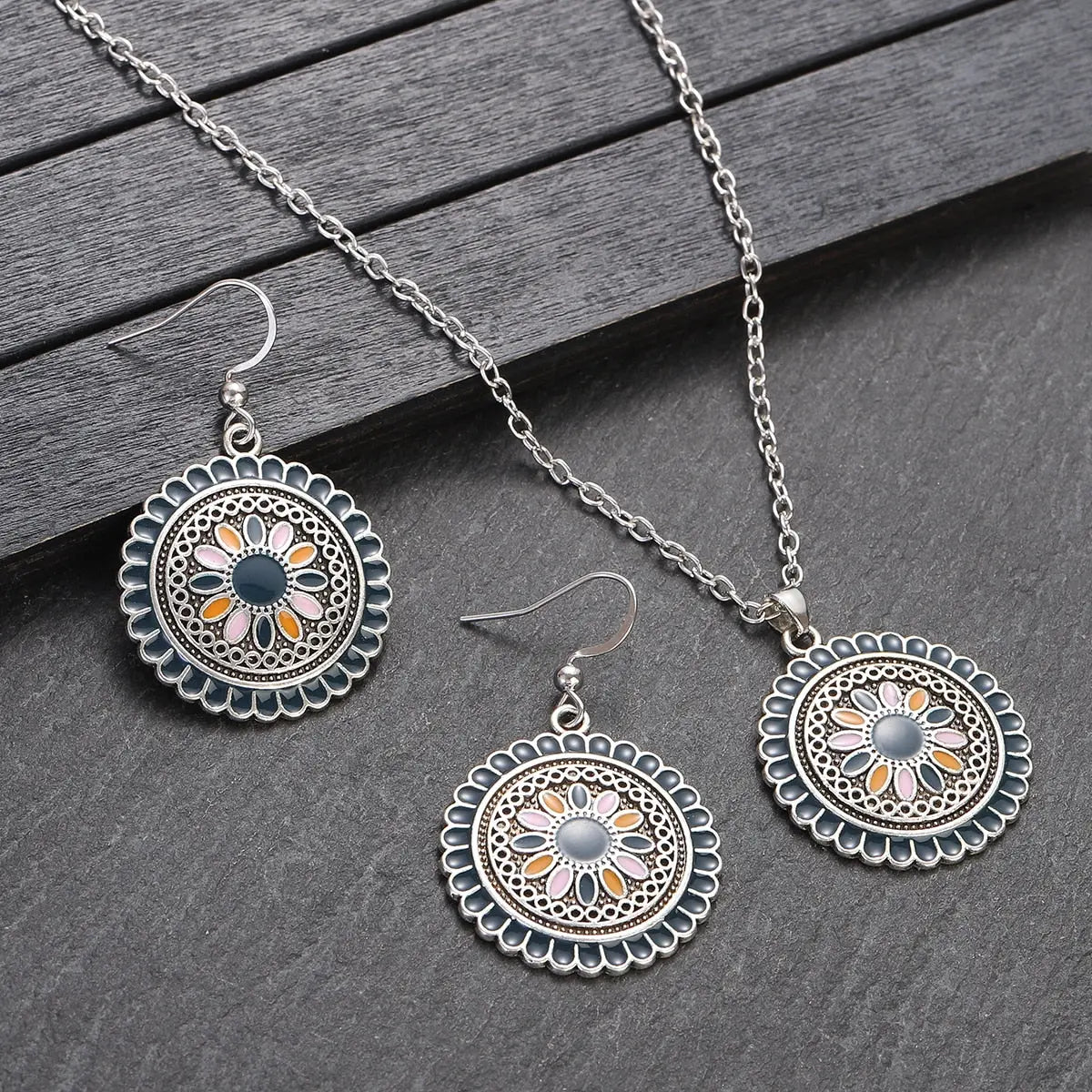 Vintage Flower Pendant Set Coco & Dee